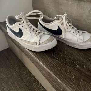 NIKE BLAZERS LOW